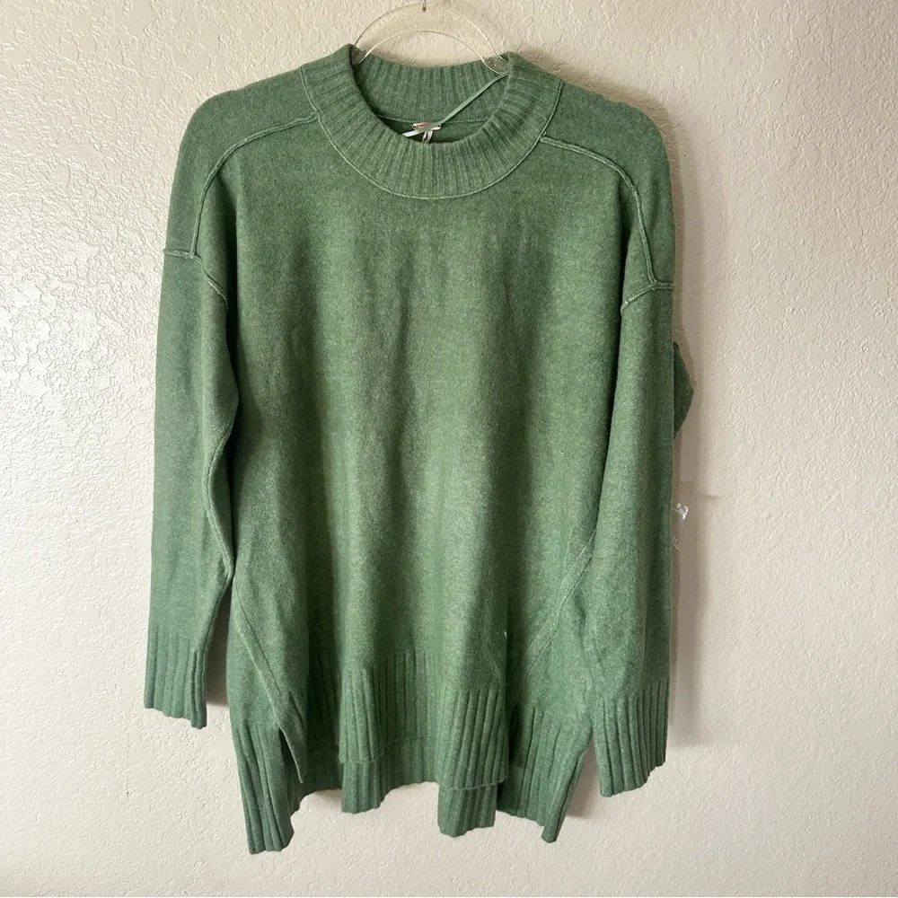New Free People Phoebe High-Low Tunic Sweater green size XS